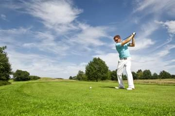 Golfer spenden an Kinderinsel