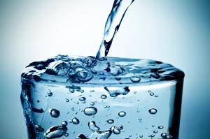 Warum sprudelt Mineralwasser